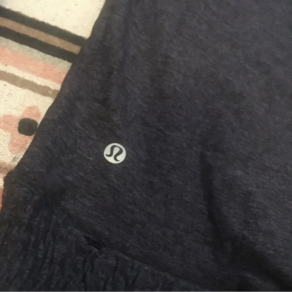 Lululemon size 8 women’s Grey hood long sleeve pullover thumb holes smocked